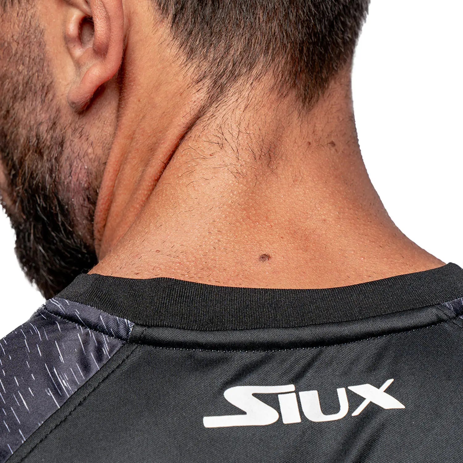 112707-camiseta-siux-club-25-hombre-negra-1500x1500-5_fc5c56fd-afbc-48d2-9c10-54ac2eb4c18e.webp